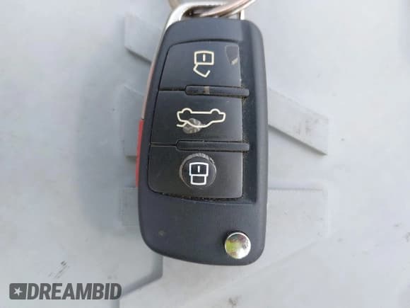 ✅ 2015 Audi S3 Prestige • VIN: WAUFFGFF3F1074252 • Lot: 42964320. Wystawiony na IAAI z przebiegiem 99 355 mil. Bezpłatny archiwum sprzedaży aukcyjnych z USA i szczegółowy raport historii pojazdu na DreamBid. Zdjęcie 11.