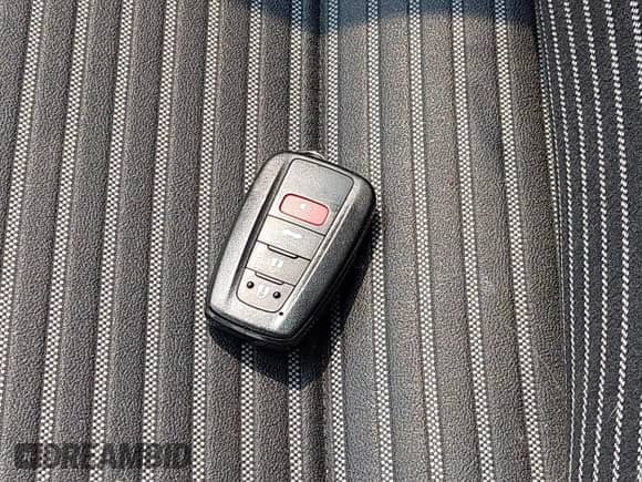 2021 Toyota Camry SE with VIN 4T1T11BKXMU020152, listed as a IAAI auction lot 42412484 with 39,274 mi miles and . Bid and sale history available at DreamBid. Image 11.