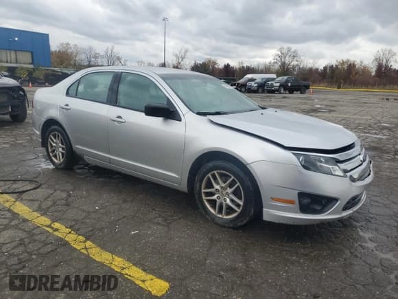 ✅ 2012 Ford Fusion S • VIN: 3FAHP0GA1CR129890 • Lot: 90588835. Wystawiony na Copart z przebiegiem 205 033 mil. Bezpłatny archiwum sprzedaży aukcyjnych z USA i szczegółowy raport historii pojazdu na DreamBid. Zdjęcie 4.