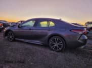 ✅ 2019 Toyota Camry SE • VIN: 4T1B11HK4KU197568 • Лот: 95949875. Опубликован ранее на Copart с пробегом 72 711 миль. Бесплатный доступ к архиву аукционных продаж из США и подробный отчёт об истории автомобиля на DreamBid. Изображение 2.