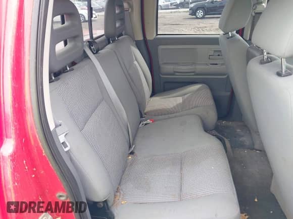 2007 Dodge Dakota SLT z VIN 1D7HW48N17S128373, wystawiony jako IAAI lot #42633897 z przebiegiem 129 780 mil mil oraz . Historia ofert i sprzedaży dostępna na DreamBid. Obrazek 8.