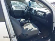 ✅ 2021 Toyota Tacoma SR • VIN: 3TYAX5GN7MT033552 • Lot: 43068415. Wystawiony na IAAI z przebiegiem 83 512 mil. Bezpłatny archiwum sprzedaży aukcyjnych z USA i szczegółowy raport historii pojazdu na DreamBid. Zdjęcie 5.