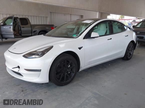✅ 2022 Tesla Model 3 Long Range • VIN: 5YJ3E1EB6NF115533 • Lot: 42144038. Wystawiony na IAAI z przebiegiem 53 225 mil. Bezpłatny archiwum sprzedaży aukcyjnych z USA i szczegółowy raport historii pojazdu na DreamBid. Zdjęcie 19.
