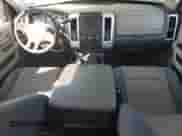 2010 Dodge 1500 Laramie z VIN 1D7RV1GT3AS225023, wystawiony jako Copart lot #45312535 z przebiegiem 62 962 mil mil oraz Szkoda całkowita • Salvage title. Historia ofert i sprzedaży dostępna na DreamBid. Obrazek 8.