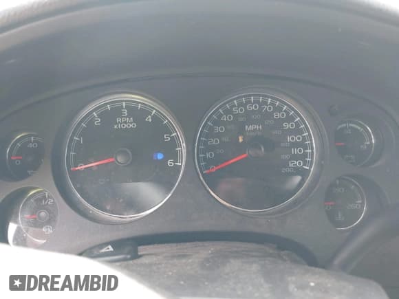 ✅ 2014 Chevrolet Suburban LS • VIN: 1GNSCHE06ER231731 • Lot: 43303711. Wystawiony na IAAI z przebiegiem 209 033 mil. Bezpłatny archiwum sprzedaży aukcyjnych z USA i szczegółowy raport historii pojazdu na DreamBid. Zdjęcie 7.