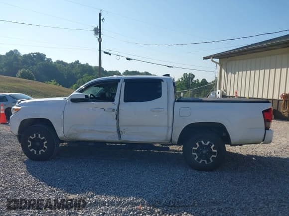 ✅ 2020 Toyota Tacoma SR5 • VIN: 3TMCZ5ANXLM307980 • Lot: 42838481. Listed on IAAI with 81,676 mi. Free auction sales archive from the USA and detailed vehicle history report at DreamBid. Image 15.