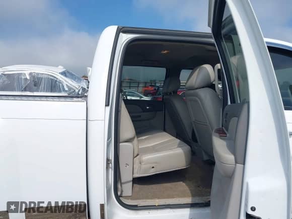 2013 Chevrolet Silverado 2500HD LTZ with VIN 1GC1KYCG7DF151006, listed as a IAAI auction lot 43263484 with 129,989 mi miles and . Bid and sale history available at DreamBid. Image 8.