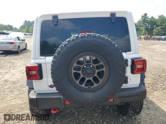 ✅ 2023 Jeep Wrangler Rubicon • VIN: 1C4HJXFN2PW639838 • Lot: 65577515. Wystawiony na Copart z przebiegiem 26 203 mil. Bezpłatny archiwum sprzedaży aukcyjnych z USA i szczegółowy raport historii pojazdu na DreamBid. Zdjęcie 6.