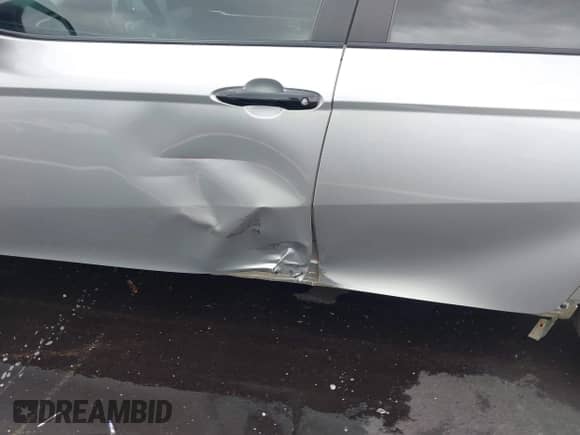 2022 Toyota Camry SE z VIN 4T1T11AK1NU064964, wystawiony jako IAAI lot #42921035 z przebiegiem 107 000 mil mil oraz . Historia ofert i sprzedaży dostępna na DreamBid. Obrazek 18.