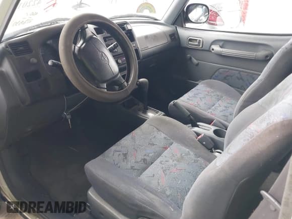 ✅ 1997 Toyota RAV4 • VIN: JT3XP10V6V0005954 • Lot: 42201384. Wystawiony na IAAI z przebiegiem 212 530 mil. Bezpłatny archiwum sprzedaży aukcyjnych z USA i szczegółowy raport historii pojazdu na DreamBid. Zdjęcie 5.