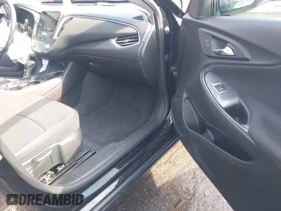 2022 Chevrolet Malibu LT с VIN 1G1ZD5ST9NF131912, выставлен на аукционе IAAI как лот 43010172 с пробегом 91 495 миль миль и . История ставок и продаж доступна на DreamBid. Изображение 5.