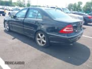 ✅ 2005 Mercedes-Benz C 230 Kompressor • VIN: WDBRF40J25F672960 • Lot: 42400873. Wystawiony na IAAI z przebiegiem Nie podano. Bezpłatny archiwum sprzedaży aukcyjnych z USA i szczegółowy raport historii pojazdu na DreamBid. Zdjęcie 3.