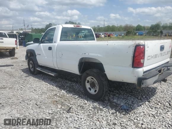 ✅ 2005 Chevrolet Silverado 2500HD Work Truck • VIN: 1GCHC24U25E211911 • Lot: 50795035. Wystawiony na Copart z przebiegiem 162 119 mil. Bezpłatny archiwum sprzedaży aukcyjnych z USA i szczegółowy raport historii pojazdu na DreamBid. Zdjęcie 2.
