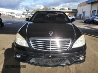 ✅ 2007 Mercedes-Benz S 550 • VIN: WDDNG71X77A095415 • Lot: 93765985. Wystawiony na Copart z przebiegiem 217 863 mil. Bezpłatny archiwum sprzedaży aukcyjnych z USA i szczegółowy raport historii pojazdu na DreamBid. Zdjęcie 5.