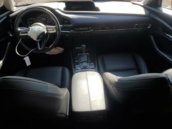 ✅ 2022 Mazda CX-30 S Preferred • VIN: 3MVDMBCL0NM451665 • Лот: 80352415. Опубликован ранее на Copart с пробегом 22 090 миль. Бесплатный доступ к архиву аукционных продаж из США и подробный отчёт об истории автомобиля на DreamBid. Изображение 8.