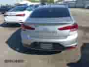 2020 Hyundai Elantra SEL z VIN 5NPD84LF5LH597624, wystawiony jako IAAI lot #43175433 z przebiegiem 51 980 mil mil oraz . Historia ofert i sprzedaży dostępna na DreamBid. Obrazek 16.