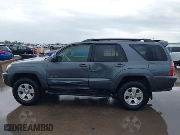 ✅ 2005 Toyota 4Runner Limited • VIN: JTEZU17R750053447 • Lot: 42163856. Wystawiony na IAAI z przebiegiem 240 283 mil. Bezpłatny archiwum sprzedaży aukcyjnych z USA i szczegółowy raport historii pojazdu na DreamBid. Zdjęcie 14.