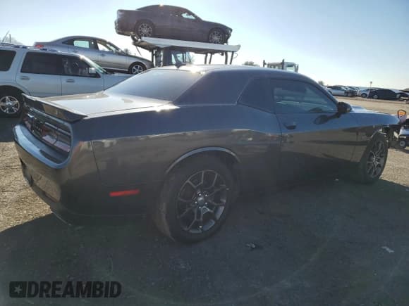 ✅ 2018 Dodge Challenger GT • VIN: 2C3CDZGG3JH341547 • Lot: 70588352. Wystawiony na Copart z przebiegiem 54 961 mil. Bezpłatny archiwum sprzedaży aukcyjnych z USA i szczegółowy raport historii pojazdu na DreamBid. Zdjęcie 3.
