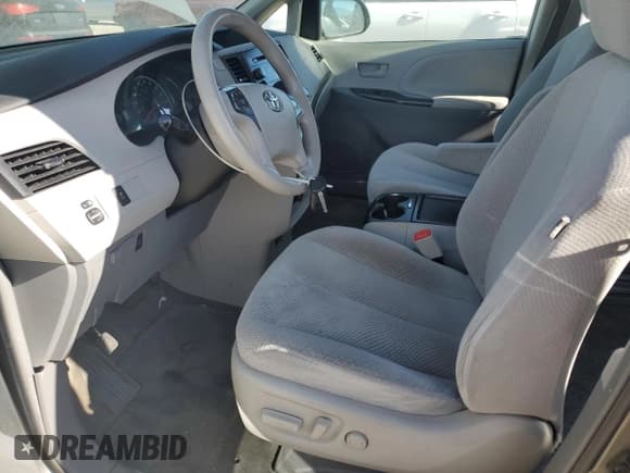 ✅ 2011 Toyota Sienna LE • VIN: 5TDKK3DC5BS148430 • Lot: 90360255. Wystawiony na Copart z przebiegiem 198 741 mil. Bezpłatny archiwum sprzedaży aukcyjnych z USA i szczegółowy raport historii pojazdu na DreamBid. Zdjęcie 7.