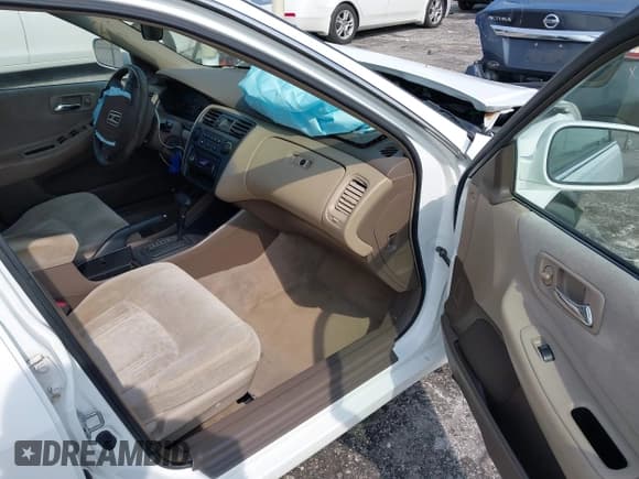 ✅ 2000 Honda Accord EX • VIN: JHMCG5652YC039951 • Lot: 43163715. Wystawiony na IAAI z przebiegiem 146 577 mil. Bezpłatny archiwum sprzedaży aukcyjnych z USA i szczegółowy raport historii pojazdu na DreamBid. Zdjęcie 5.