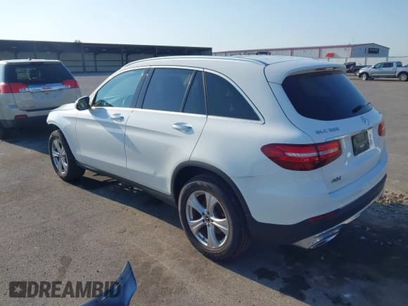 ✅ 2018 Mercedes-Benz GLC 300 • VIN: WDC0G4KB7JV033917 • Лот: 42657682. Опубликован ранее на IAAI с пробегом 42 623 миль. Бесплатный доступ к архиву аукционных продаж из США и подробный отчёт об истории автомобиля на DreamBid. Изображение 3.