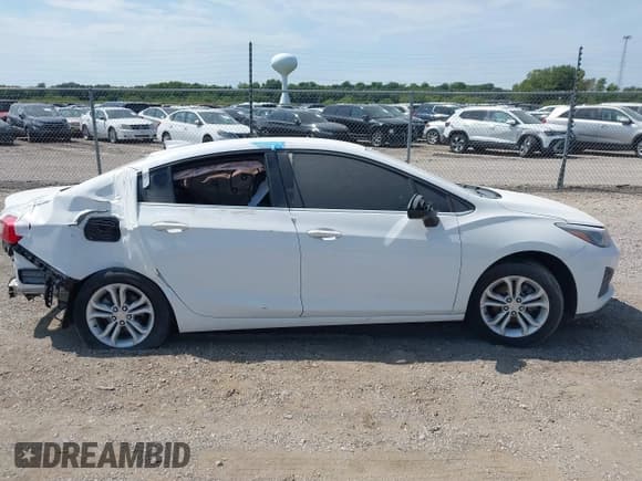 ✅ 2019 Chevrolet Cruze LT • VIN: 1G1BE5SM9K7118039 • Lot: 43106145. Listed on IAAI with Not provided. Free auction sales archive from the USA and detailed vehicle history report at DreamBid. Image 12.