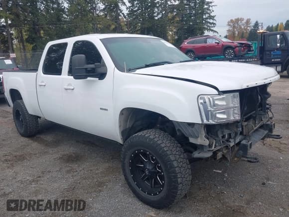 ✅ 2008 GMC Sierra 2500HD Work Truck • VIN: 1GTHK23638F207662 • Lot: 43584347. Wystawiony na IAAI z przebiegiem 210 212 mil. Bezpłatny archiwum sprzedaży aukcyjnych z USA i szczegółowy raport historii pojazdu na DreamBid. Zdjęcie 1.