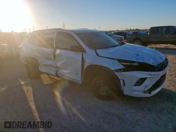 ✅ 2025 Buick Enclave Sport Touring • VIN: 5GAERBRS7SJ112241 • Lot: 90728955. Wystawiony na Copart z przebiegiem 10 503 mil. Bezpłatny archiwum sprzedaży aukcyjnych z USA i szczegółowy raport historii pojazdu na DreamBid. Zdjęcie 4.