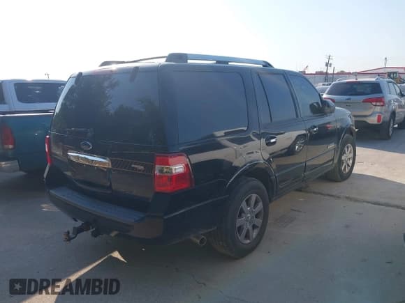 ✅ 2008 Ford Expedition Limited • VIN: 1FMFU19578LA02157 • Lot: 42932352. Wystawiony na IAAI z przebiegiem 208 861 mil. Bezpłatny archiwum sprzedaży aukcyjnych z USA i szczegółowy raport historii pojazdu na DreamBid. Zdjęcie 4.