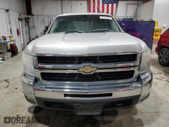 ✅ 2008 Chevrolet Silverado 2500HD Work Truck • VIN: 1GCHK23K38F150960 • Lot: 47952405. Wystawiony na Copart z przebiegiem 111 253 mil. Bezpłatny archiwum sprzedaży aukcyjnych z USA i szczegółowy raport historii pojazdu na DreamBid. Zdjęcie 5.
