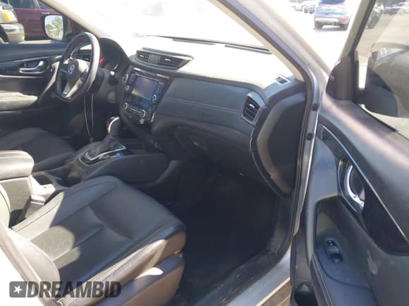 ✅ 2018 Nissan Rogue SV • VIN: JN8AT2MV5JW316851 • Lot: 43622840. Listed on IAAI with 85,880 mi. Free auction sales archive from the USA and detailed vehicle history report at DreamBid. Image 5.