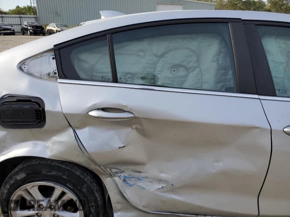 ✅ 2017 Chevrolet Cruze LT • VIN: 1G1BE5SM9H7218067 • Lot: 46882443. Listed on Copart with 88,031 mi. Free auction sales archive from the USA and detailed vehicle history report at DreamBid. Image 10.