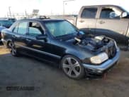 ✅ 2000 Mercedes-Benz C 230/260/280/320 • VIN: WDBHA29G0YA860383 • Lot: 87109294. Wystawiony na Copart z przebiegiem 135 777 mil. Bezpłatny archiwum sprzedaży aukcyjnych z USA i szczegółowy raport historii pojazdu na DreamBid. Zdjęcie 4.