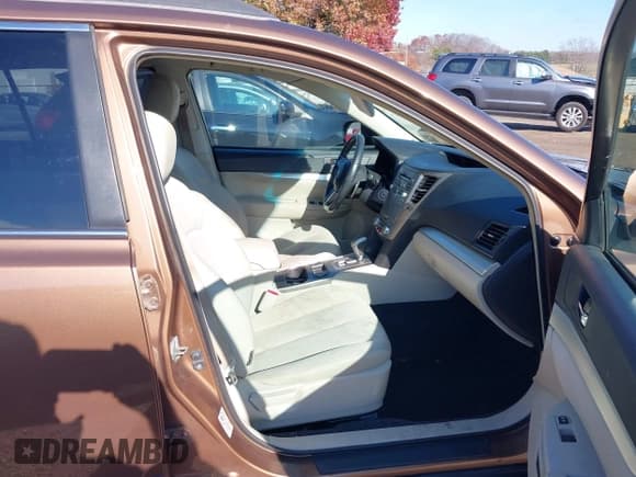 ✅ 2011 Subaru Outback Premium • VIN: 4S4BRCGC4B3376035 • Lot: 43713714. Listed on IAAI with 158,252 mi. Free auction sales archive from the USA and detailed vehicle history report at DreamBid. Image 5.