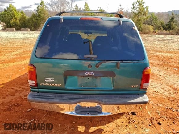 ✅ 1998 Ford Explorer XLT • VIN: 1FMZU32PXWZC28854 • Lot: 94300825. Listed on Copart with 228,613 mi. Free auction sales archive from the USA and detailed vehicle history report at DreamBid. Image 6.