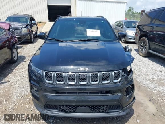 ✅ 2023 Jeep Compass Altitude • VIN: 3C4NJDBN2PT570212 • Lot: 42368107. Wystawiony na IAAI z przebiegiem 21 703 mil. Bezpłatny archiwum sprzedaży aukcyjnych z USA i szczegółowy raport historii pojazdu na DreamBid. Zdjęcie 12.