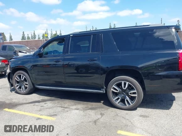 ✅ 2020 Chevrolet Suburban LT • VIN: 1GNSCHKC9LR128203 • Lot: 42275786. Wystawiony na IAAI z przebiegiem 86 217 mil. Bezpłatny archiwum sprzedaży aukcyjnych z USA i szczegółowy raport historii pojazdu na DreamBid. Zdjęcie 14.
