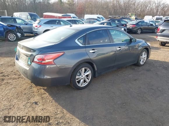 ✅ 2013 Nissan Altima SV • VIN: 1N4AL3APXDC917983 • Lot: 43881839. Listed on IAAI with 131,267 mi. Free auction sales archive from the USA and detailed vehicle history report at DreamBid. Image 4.