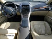 ✅ 2015 Lincoln MKZ Hybrid • VIN: 3LN6L2LU2FR619540 • Lot: 91301525. Wystawiony na Copart z przebiegiem 287 247 mil. Bezpłatny archiwum sprzedaży aukcyjnych z USA i szczegółowy raport historii pojazdu na DreamBid. Zdjęcie 8.