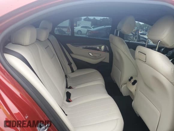 ✅ 2019 Mercedes-Benz E 300 • VIN: WDDZF4JB9KA606364 • Lot: 66353655. Wystawiony na Copart z przebiegiem Nie podano. Bezpłatny archiwum sprzedaży aukcyjnych z USA i szczegółowy raport historii pojazdu na DreamBid. Zdjęcie 10.