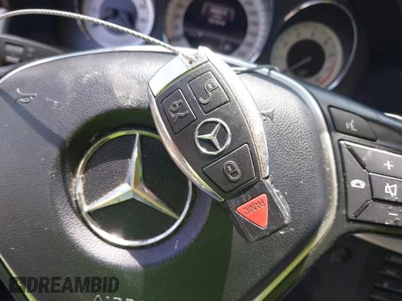 ✅ 2013 Mercedes-Benz GLK 350 • VIN: WDCGG5HBXDG051431 • Lot: 42533464. Listed on IAAI with 151,514 mi. Free auction sales archive from the USA and detailed vehicle history report at DreamBid. Image 11.