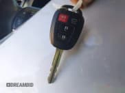 ✅ 2014 Toyota Highlander LE Plus • VIN: 5TDZKRFH7ES005073 • Lot: 43459976. Wystawiony na IAAI z przebiegiem 123 754 mil. Bezpłatny archiwum sprzedaży aukcyjnych z USA i szczegółowy raport historii pojazdu na DreamBid. Zdjęcie 11.