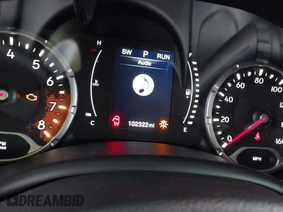 ✅ 2018 Jeep Renegade Upland • VIN: ZACCJBAB0JPH07441 • Lot: 43706051. Wystawiony na IAAI z przebiegiem 102 322 mil. Bezpłatny archiwum sprzedaży aukcyjnych z USA i szczegółowy raport historii pojazdu na DreamBid. Zdjęcie 15.