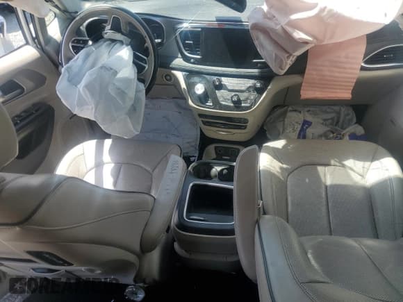 ✅ 2018 Chrysler Pacifica Hybrid Limited • VIN: 2C4RC1N71JR213170 • Lot: 71901575. Wystawiony na Copart z przebiegiem Nie podano. Bezpłatny archiwum sprzedaży aukcyjnych z USA i szczegółowy raport historii pojazdu na DreamBid. Zdjęcie 8.