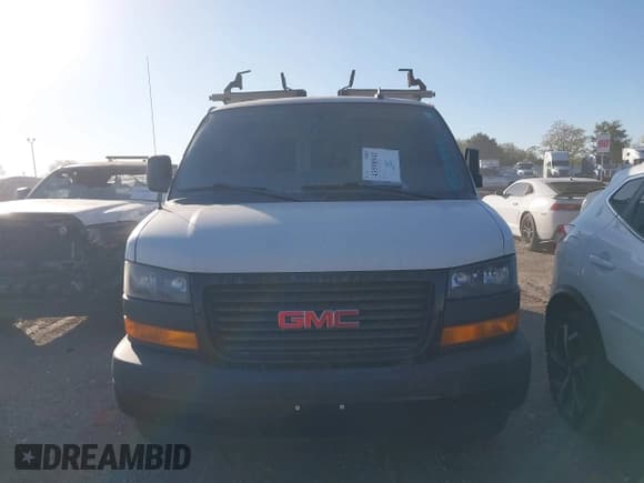 ✅ 2019 GMC Savana Cargo • VIN: 1GTW7AFG9K1326361 • Lot: 43598941. Wystawiony na IAAI z przebiegiem 154 258 mil. Bezpłatny archiwum sprzedaży aukcyjnych z USA i szczegółowy raport historii pojazdu na DreamBid. Zdjęcie 12.