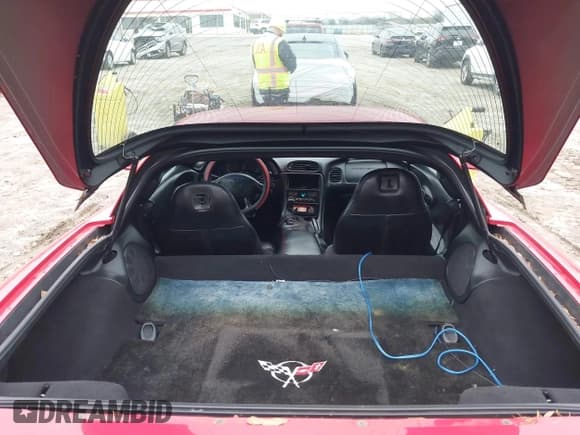 ✅ 2003 Chevrolet Corvette • VIN: 1G1YY22G435126377 • Lot: 43867198. Wystawiony na IAAI z przebiegiem 153 988 mil. Bezpłatny archiwum sprzedaży aukcyjnych z USA i szczegółowy raport historii pojazdu na DreamBid. Zdjęcie 8.