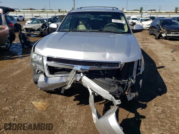 ✅ 2014 Chevrolet Suburban LT • VIN: 1GNSKJE76ER218792 • Lot: 72941234. Wystawiony na Copart z przebiegiem 265 059 mil. Bezpłatny archiwum sprzedaży aukcyjnych z USA i szczegółowy raport historii pojazdu na DreamBid. Zdjęcie 5.