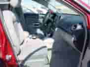 2008 Saturn VUE XE z VIN 3GSCL33PX8S572037, wystawiony jako IAAI lot #43300728 z przebiegiem 91 921 mil mil oraz . Historia ofert i sprzedaży dostępna na DreamBid. Obrazek 5.