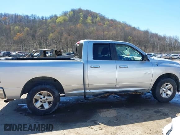 ✅ 2009 Dodge 1500 SLT • VIN: 1D3HB18P29S802384 • Lot: 42000124. Wystawiony na IAAI z przebiegiem 164 444 mil. Bezpłatny archiwum sprzedaży aukcyjnych z USA i szczegółowy raport historii pojazdu na DreamBid. Zdjęcie 13.
