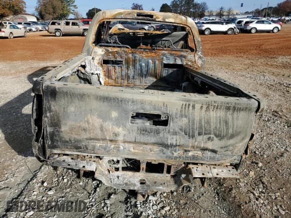 ✅ 2016 Toyota Tacoma Limited • VIN: 3TMEZ5CN9GM006094 • Lot: 83681454. Wystawiony na Copart z przebiegiem Nie podano. Bezpłatny archiwum sprzedaży aukcyjnych z USA i szczegółowy raport historii pojazdu na DreamBid. Zdjęcie 6.